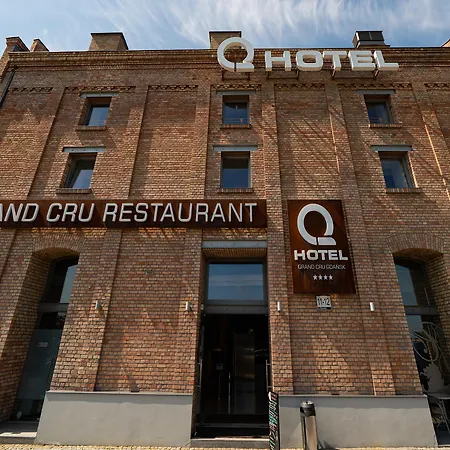 Q Grand Cru Hotel