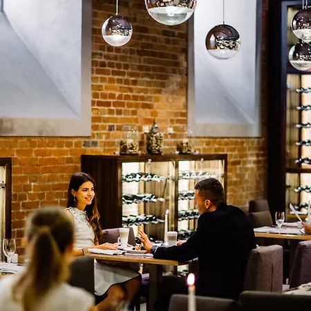 Q Grand Cru Szálloda 4*