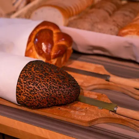 Q Grand Cru Szálloda